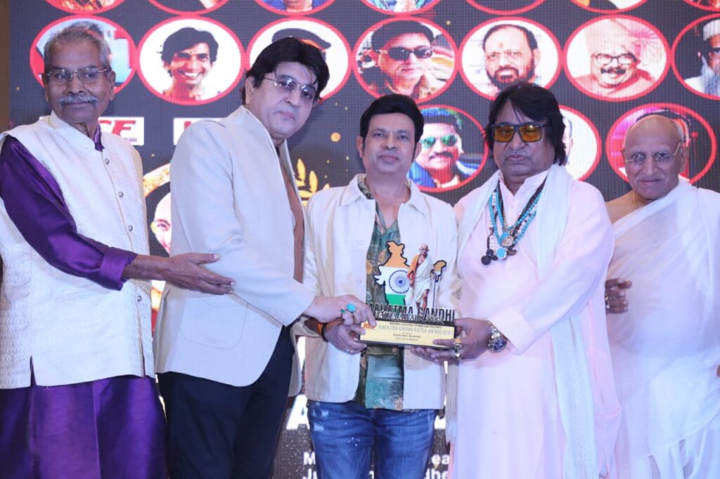 Bollywood Actor Shantanu Bhamare bagged ‘King Of Romance’ Award! (1)